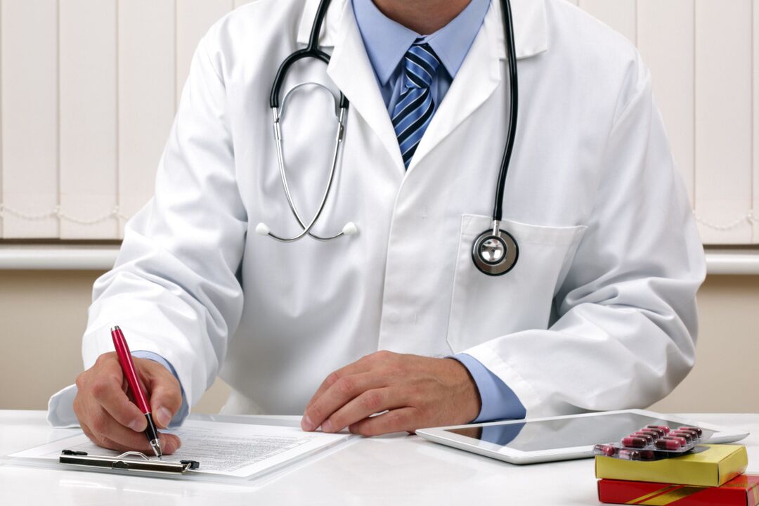 doktor menetapkan rawatan untuk cacing